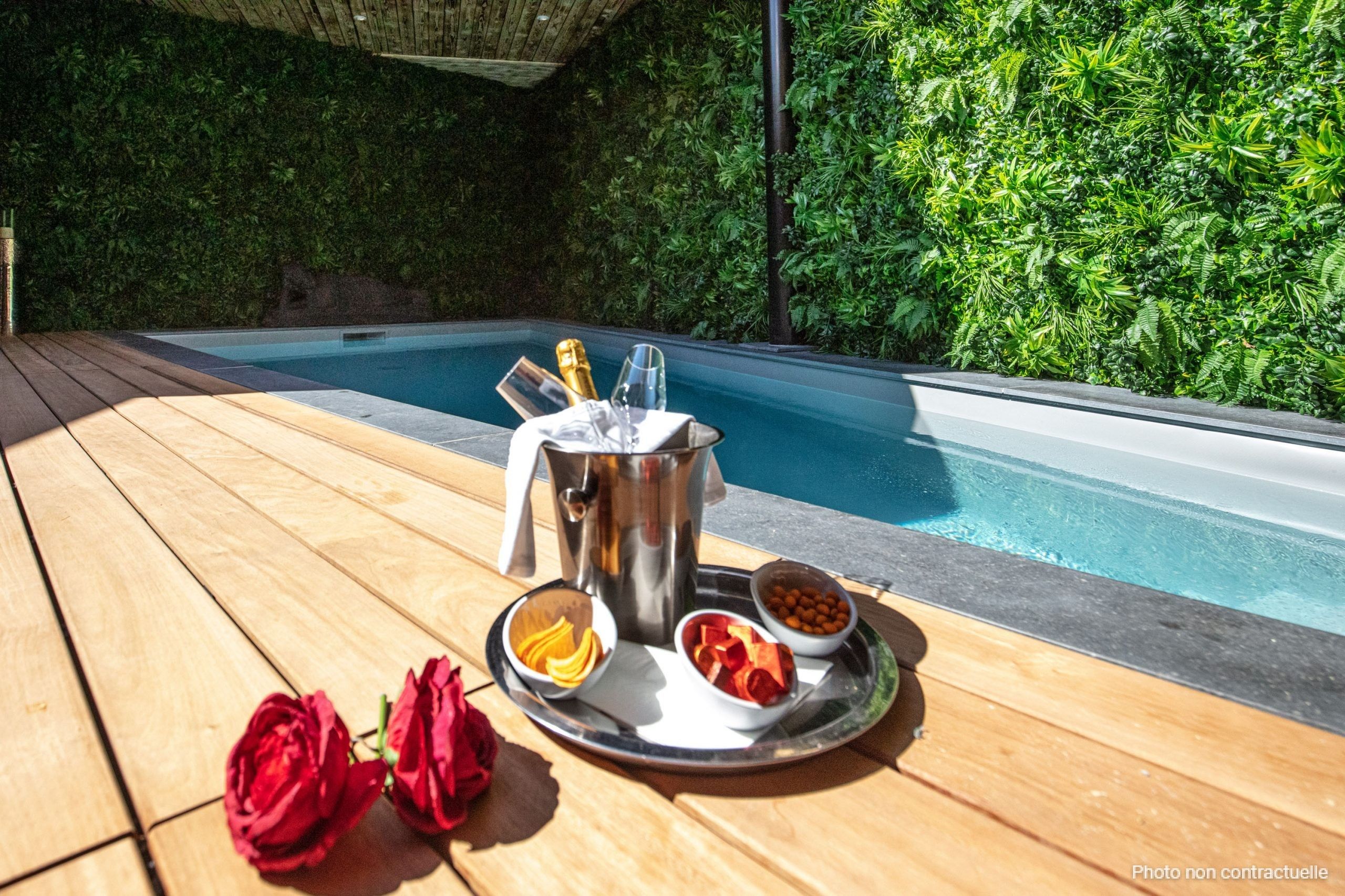 4Hotel-clos-des-thermes-piscine-options activité-en-amoureux-package-bulles-plaisir