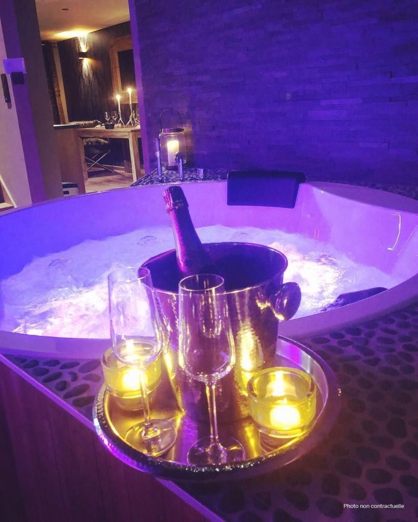 Champagne et jacuzzi champagne-et-jacuzzi-clos-des-thermes