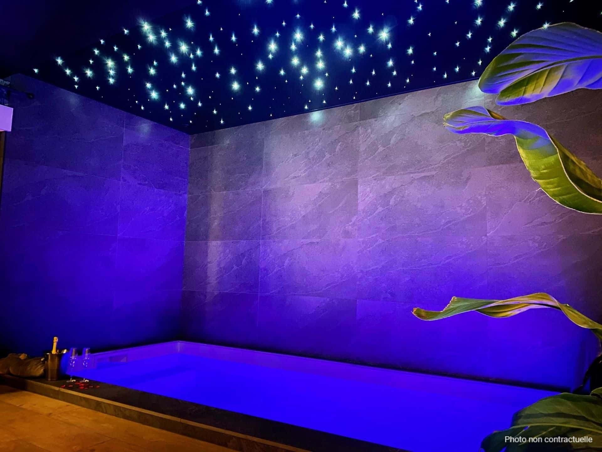 chambre-baobab-piscine-interieur-et-plafond-etoile