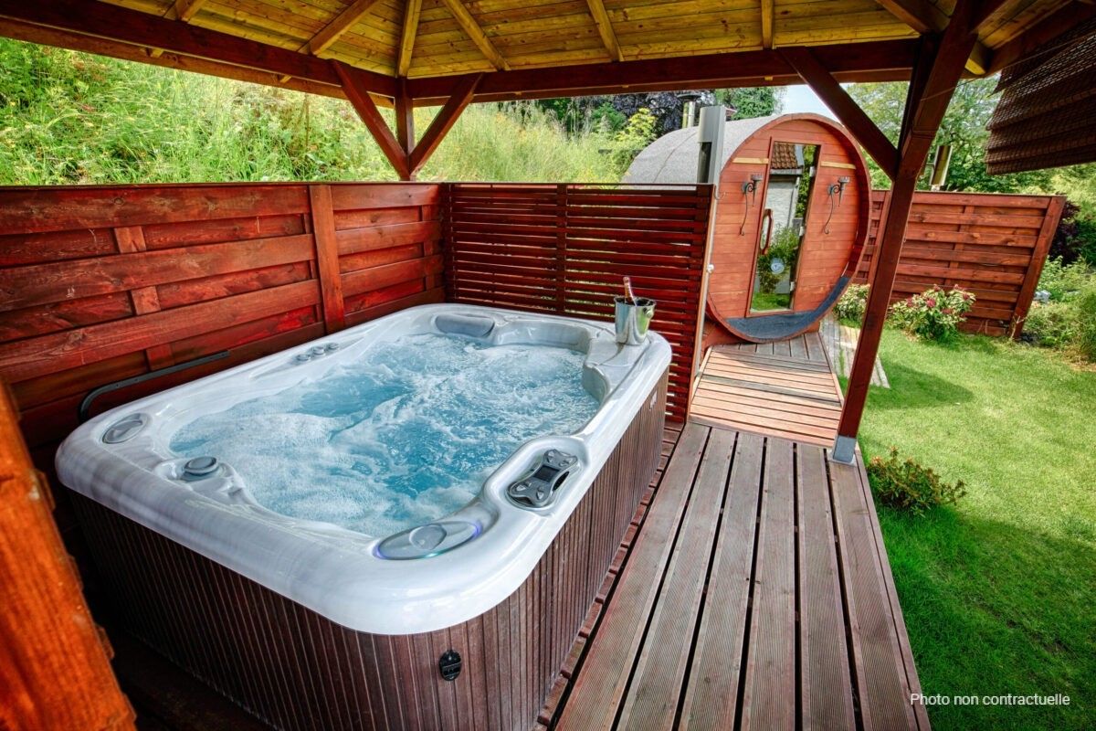 Suite avec jacuzzi clos des thermes Suite avec jacuzzi clos des thermes